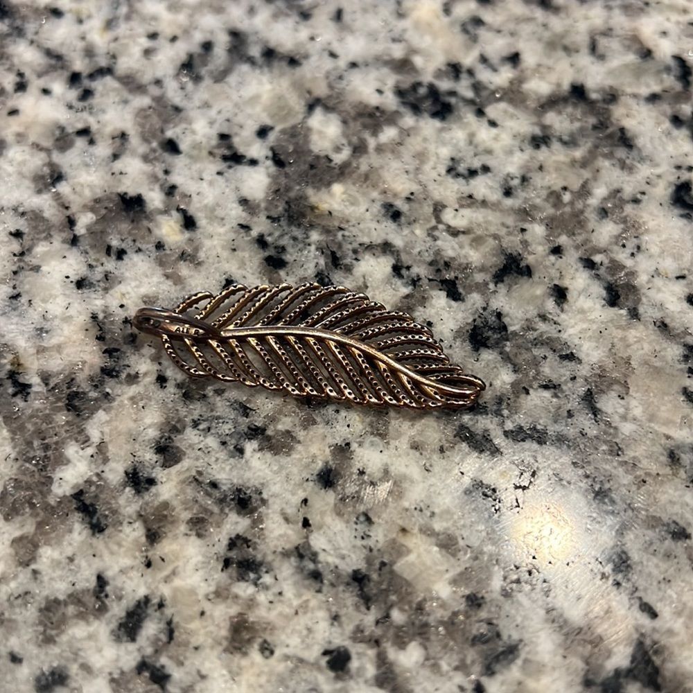 Pandora Rose Light as a Feather Pendant Necklace - Picture 5 of 8